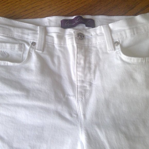 Gloria Vanderbilt "Amanda" Size 4 Petite Straight Leg White Cotton Jeans - Picture 3 of 11